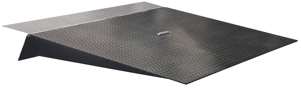 Ramp with movable lip Ramp with movable lip